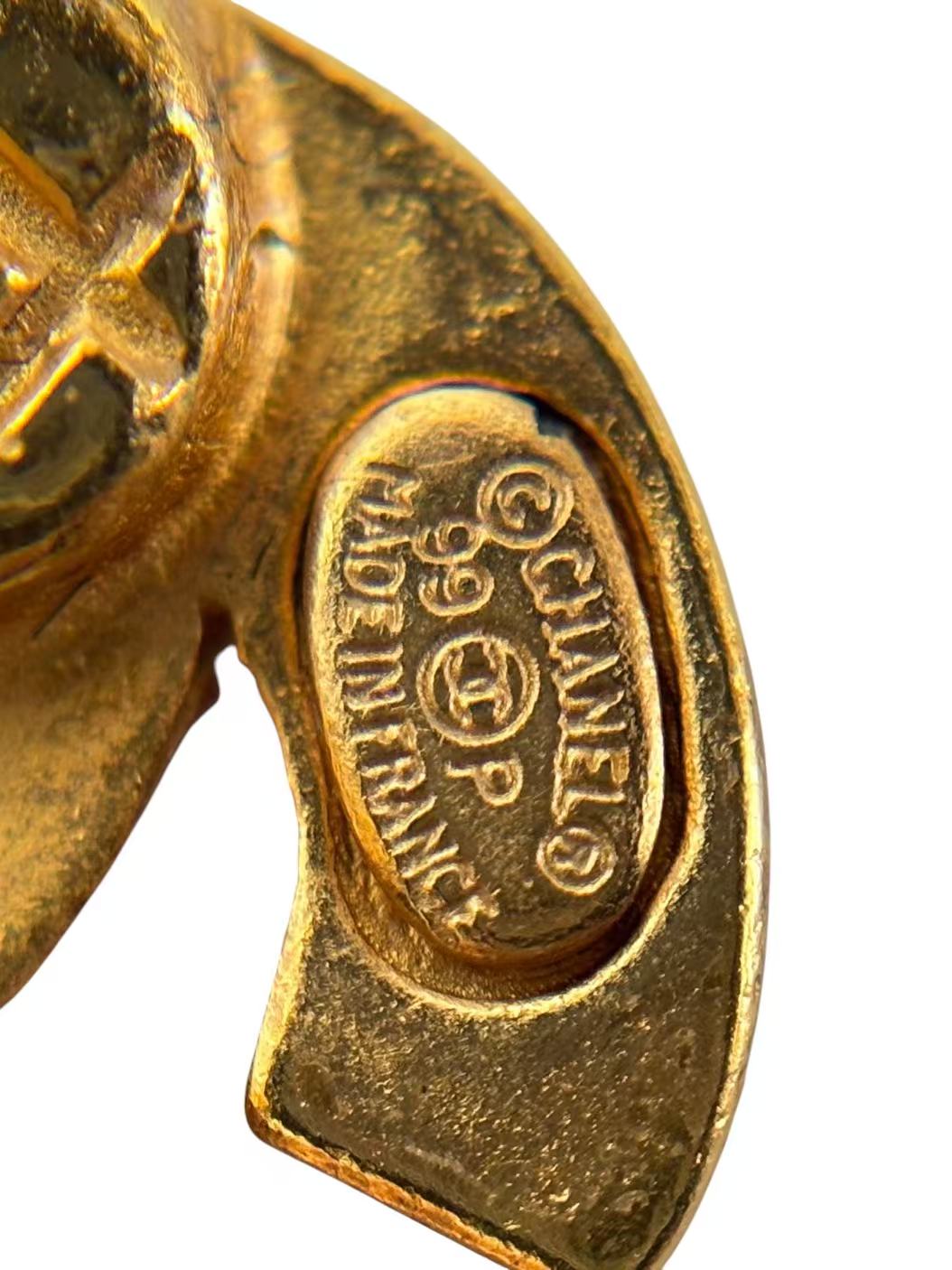 CHANEL - 99P Gold CC Logo Earrings 