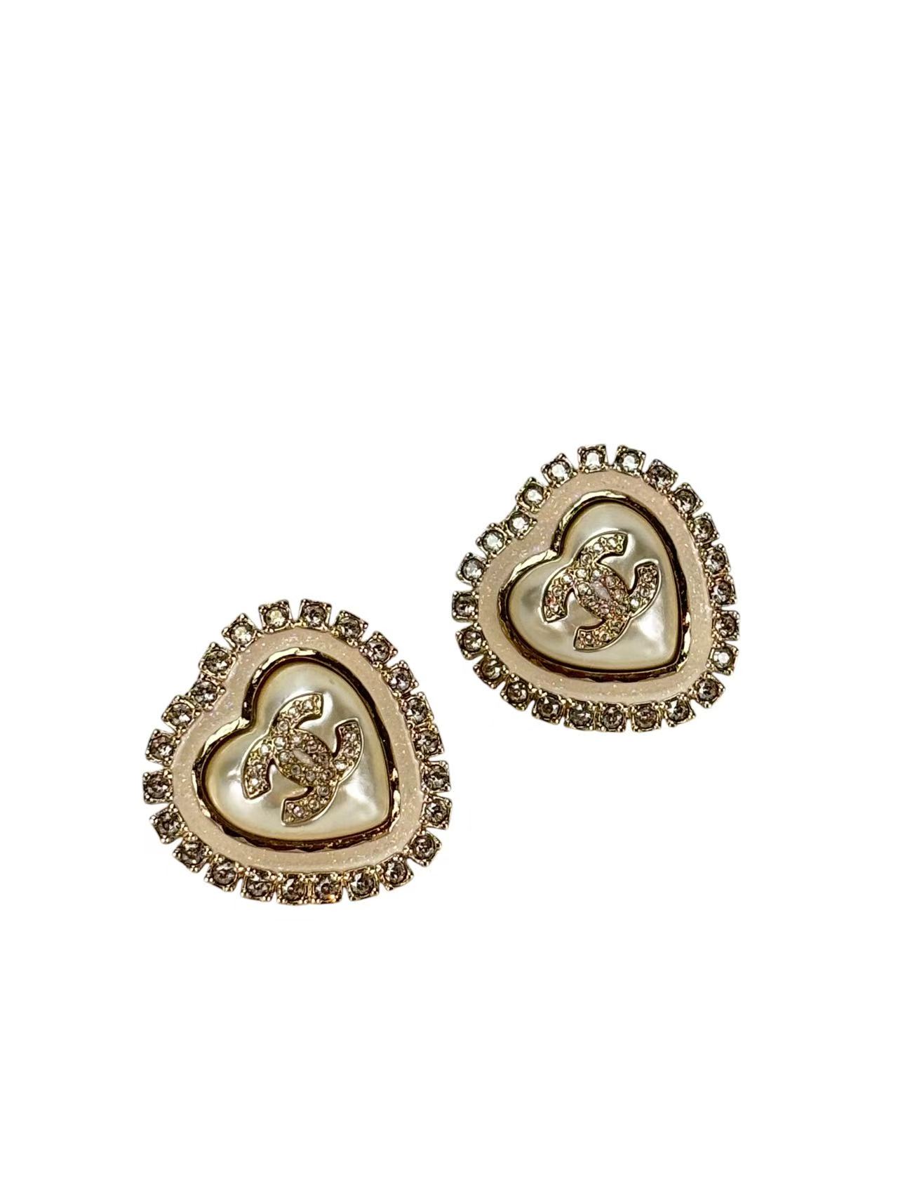 CHANEL - C24A Gold Heart CC Rhinestone Stud Earrings