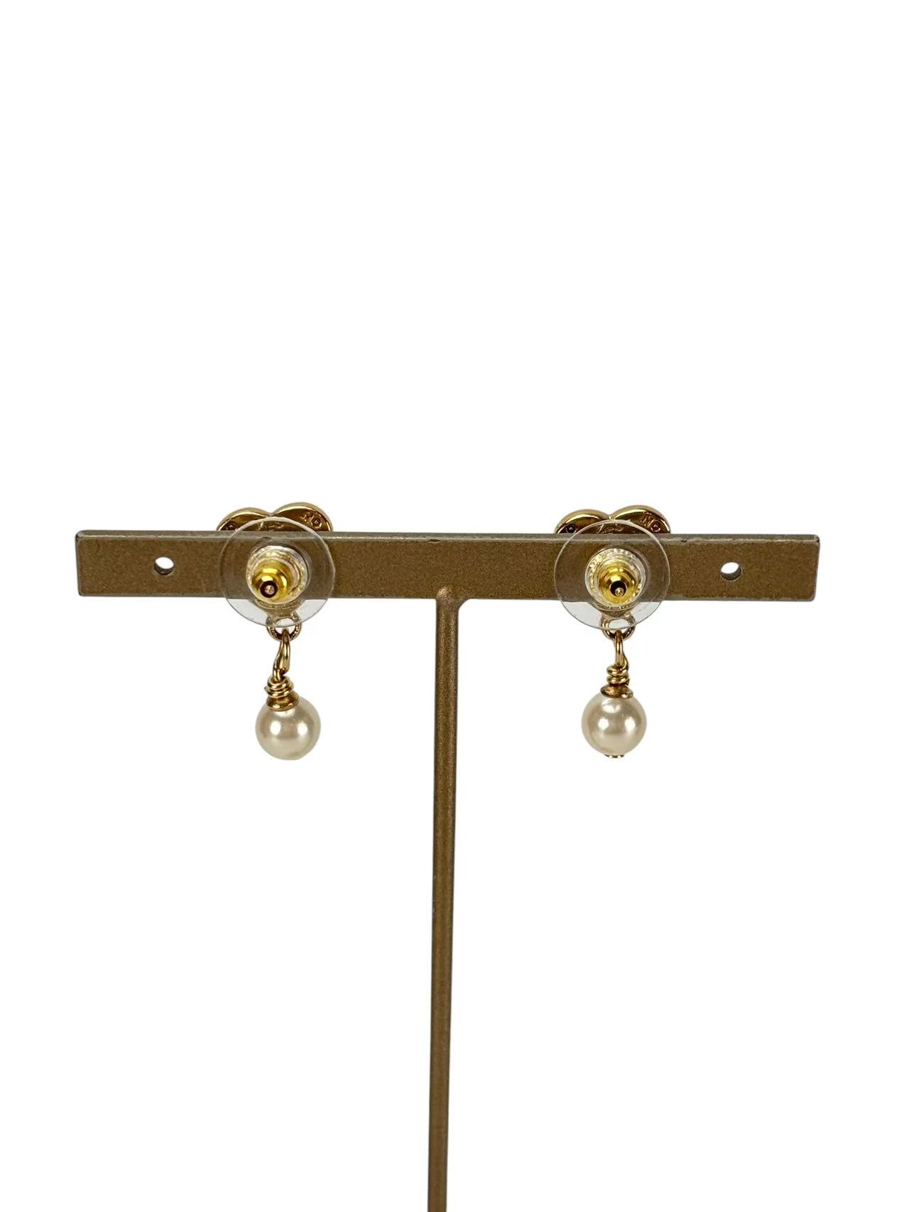 CHANEL - 04A Heart CC Logo Pearl Drop Earrings
