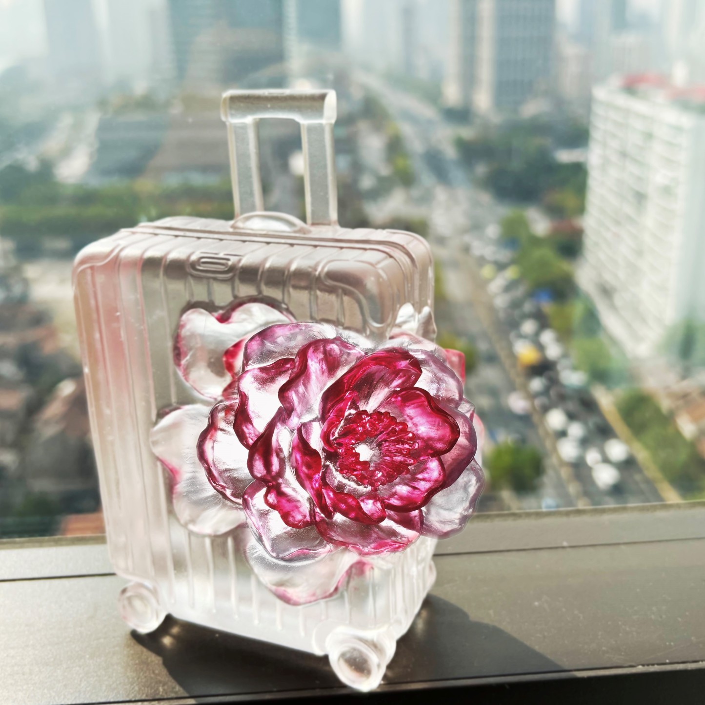 LIULI Crystal, Magnolia Suitcase, Packed With Confidence