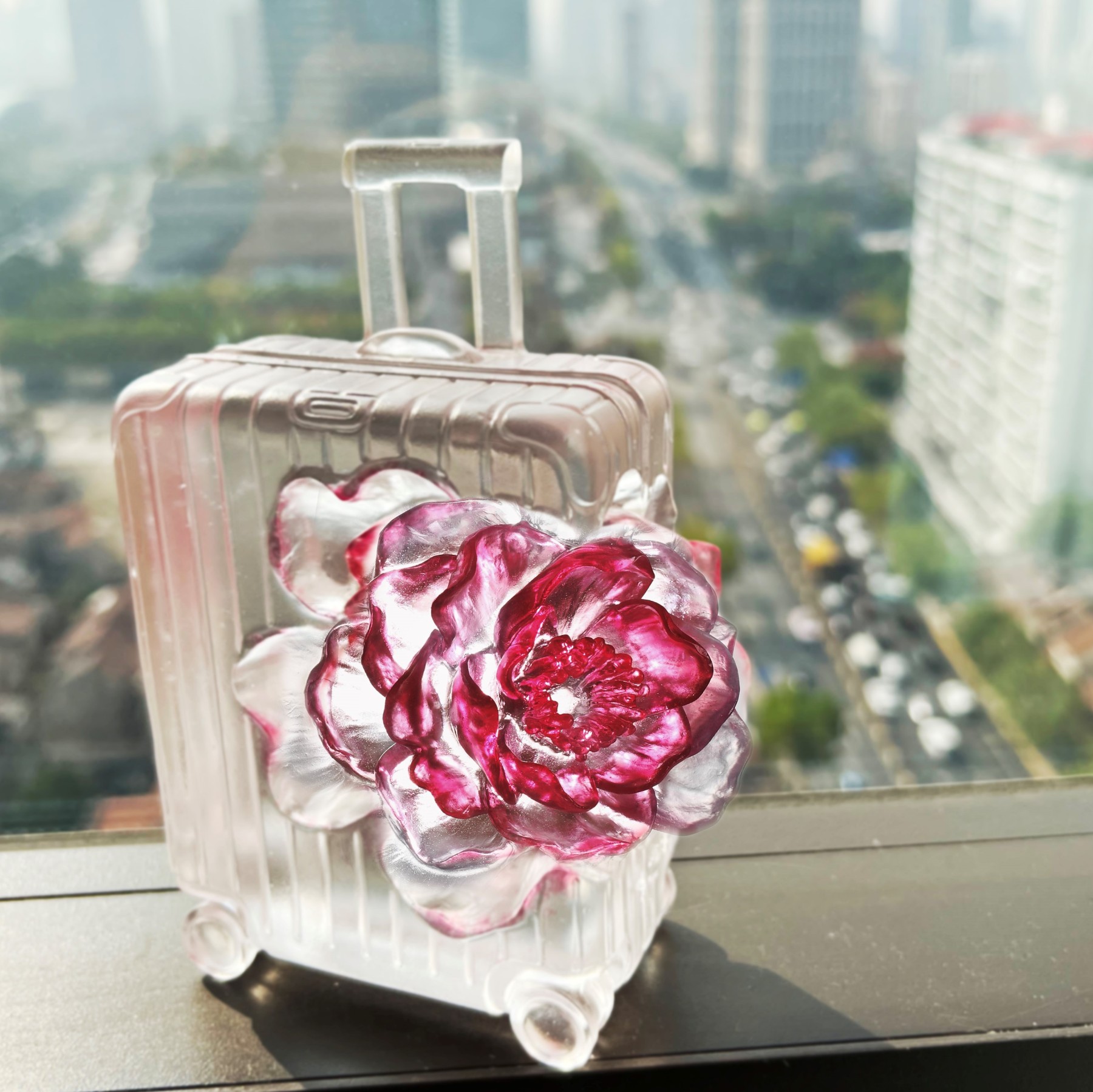 LIULI Crystal, Magnolia Suitcase, Packed With Confidence
