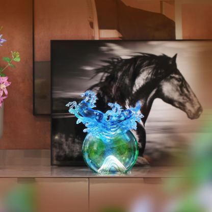 Crystal Animal, Horse, Resembling water – ever in motion, ever alive