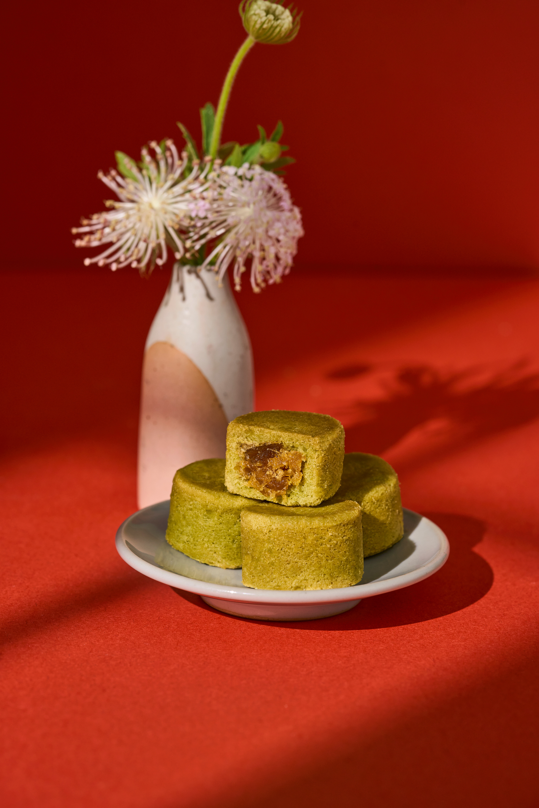 Mini-Pineapple Cake Gift Box (Assorted Flavors 18 Pcs) - Sapphire Floral Bloom