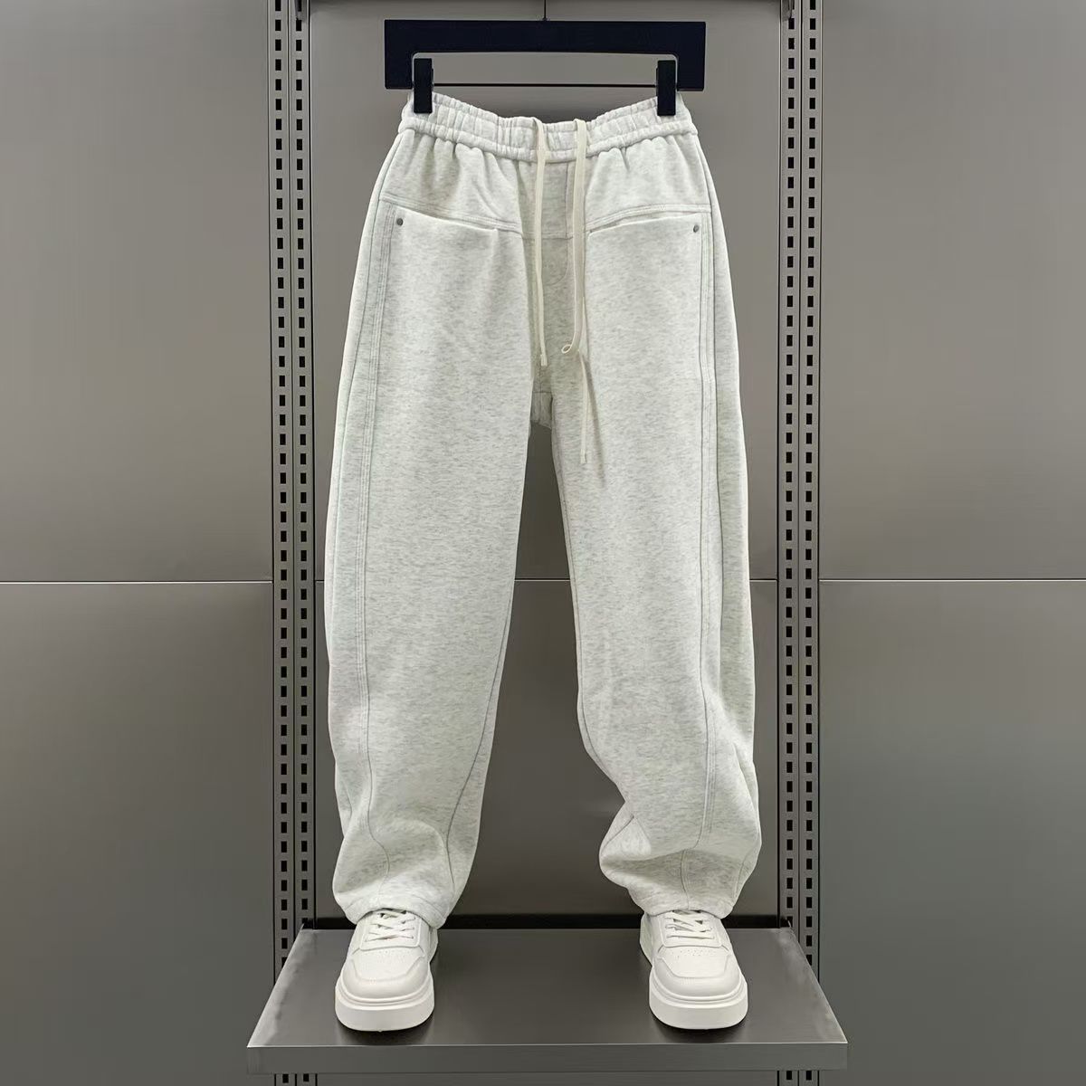 潮牌痞帥百搭素色直筒休閒運動彎刀褲