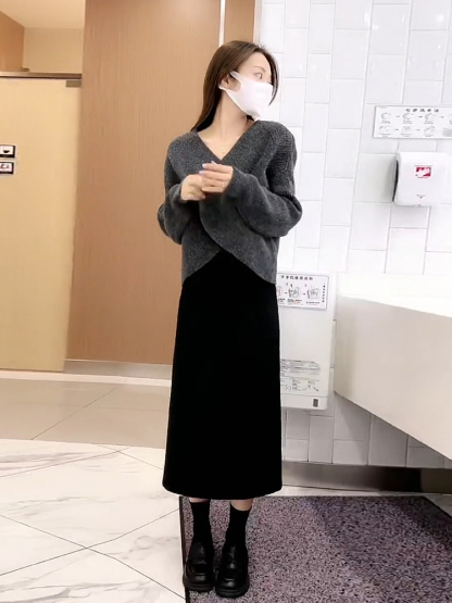 ゆったりVネッククロスニットセットアプ