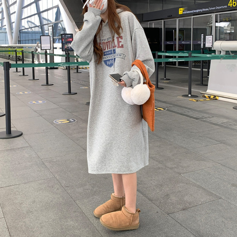 韓系字母印花連帽刷毛洋裝 寬鬆剪裁 過膝側開衩