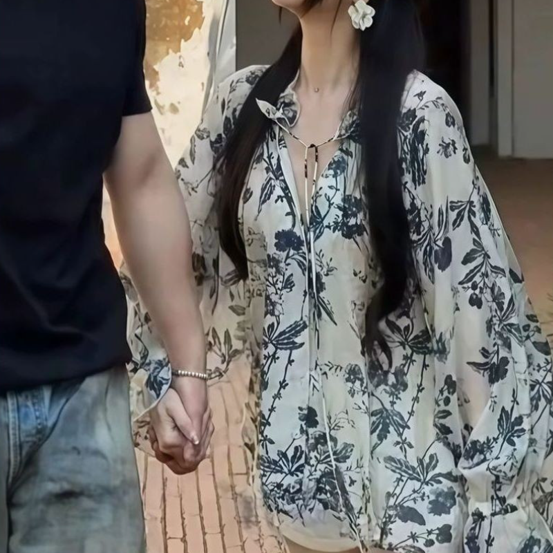 水墨花卉襯衫 輕薄防曬設計 寬鬆飄逸 文青氣質款