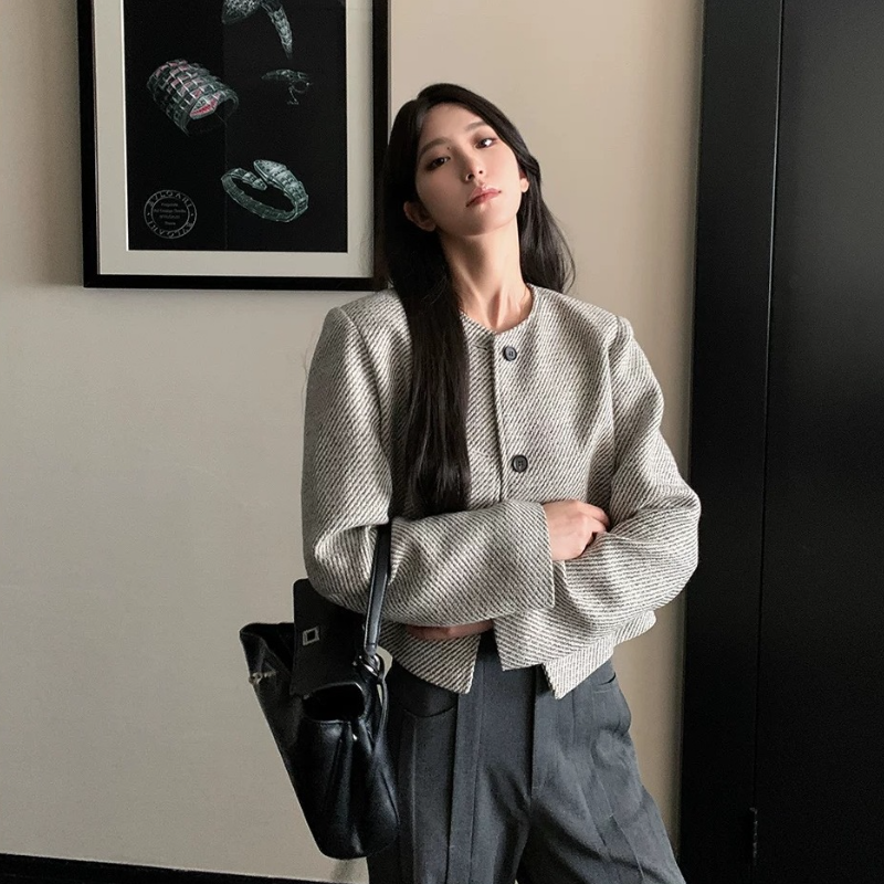 復古小香風圓領單排扣短版外套 質感織紋設計