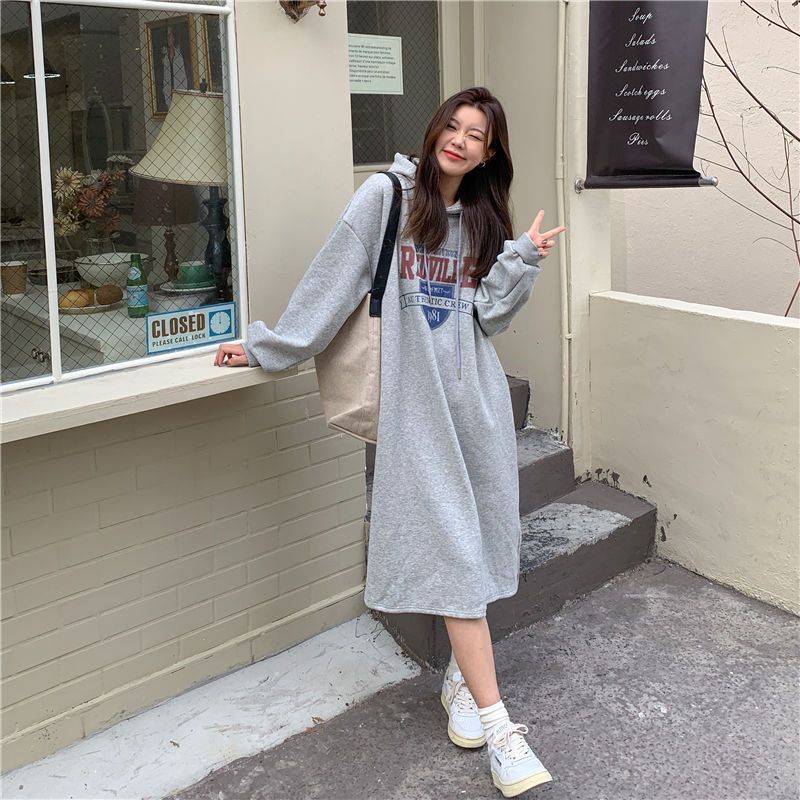 韓系字母印花連帽刷毛洋裝 寬鬆剪裁 過膝側開衩