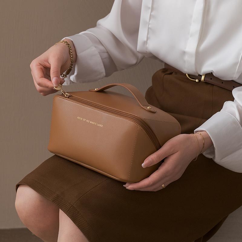 簡約質感化妝包 大容量分隔收納 旅行盥洗包 日常外出好收納