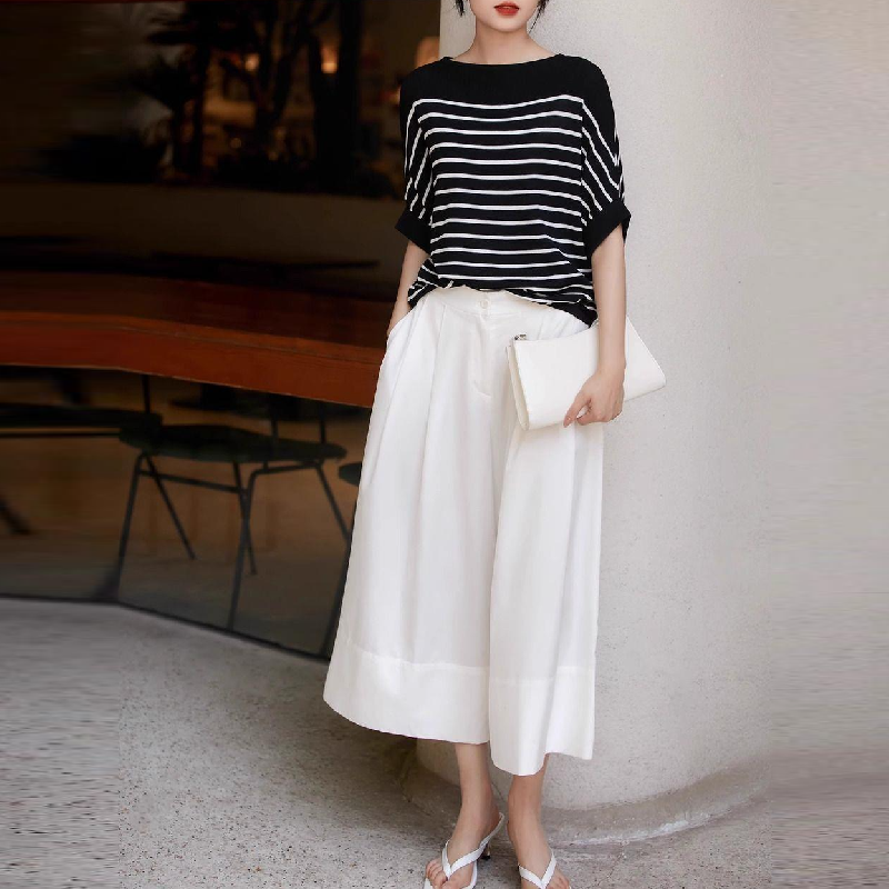 涼感冰絲逆齡短袖上衣 天絲觸感鎖骨微露不曝曬 懶人穿搭百搭條紋蝙蝠袖