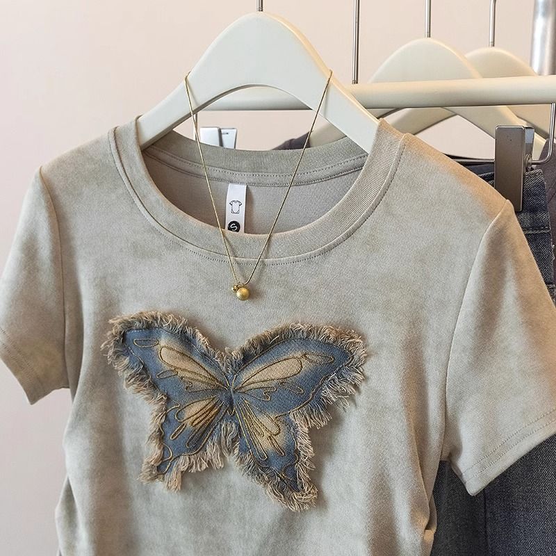 立體蝴蝶設計短袖T恤 微修身版型 百搭氣質上衣