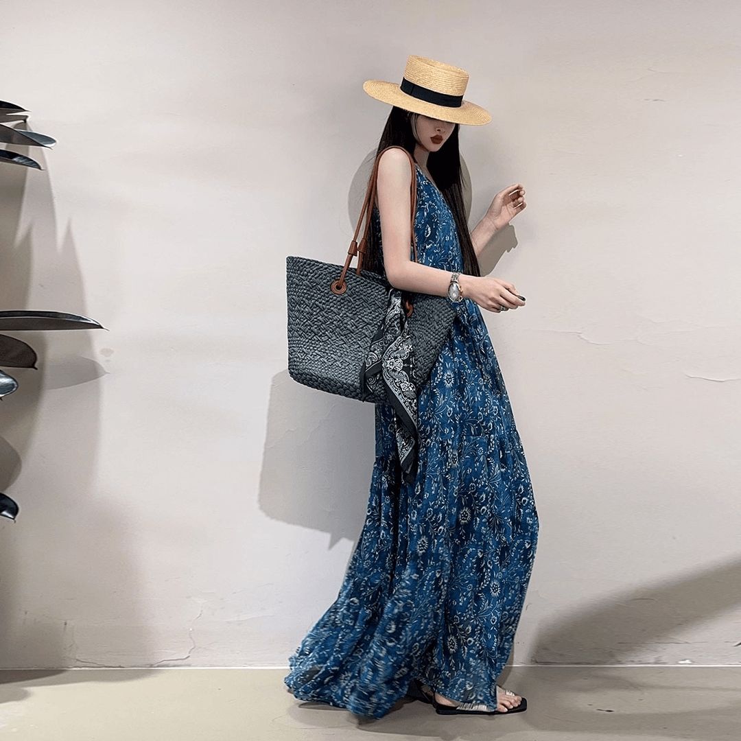 加長款深藍碎花沖繩渡假洋裝 夏季吊帶顯瘦長裙