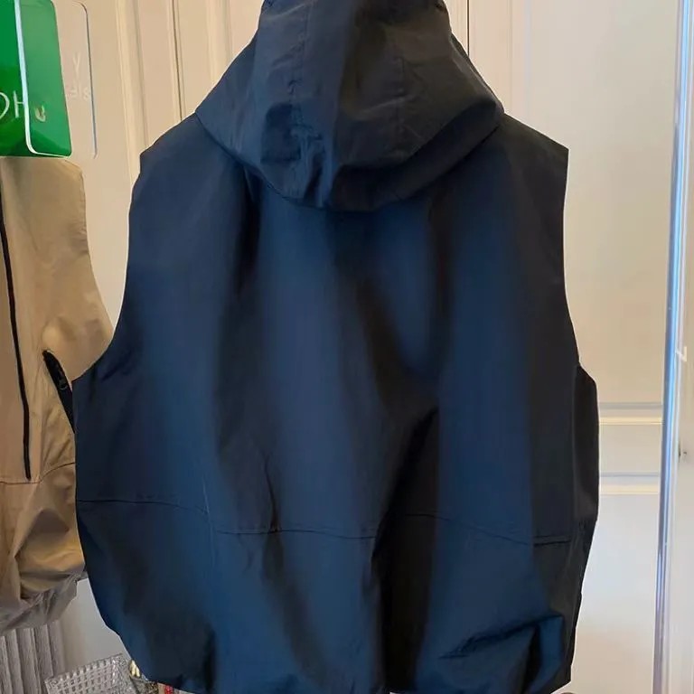 連帽機能背心外套 工裝風 衝鋒衣材質 可疊穿 寬鬆顯瘦