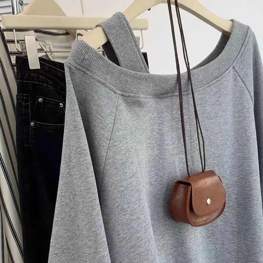 美式斜肩寬鬆大學T 露肩設計感長袖上衣