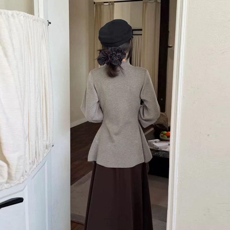 法式半高領荷葉擺針織上衣 燈籠袖 收腰版型 比例更好看