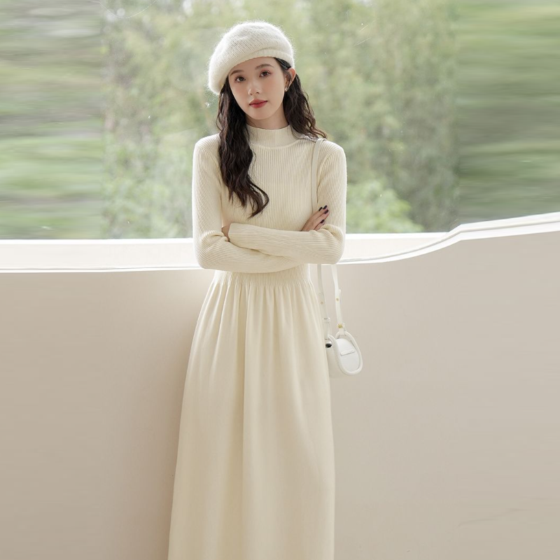 赫本風小黑針織長洋裝 過膝長度 修身剪裁 秋冬搭大衣超有型