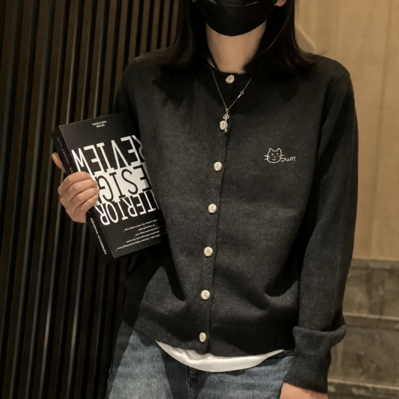 可愛小貓 柔軟親膚刺繡針織開襟外套 防曬 復古單排扣