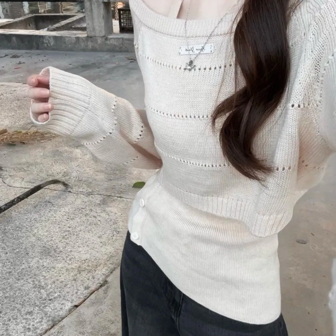 韓系設計感掛脖背心+針織上衣兩件組 鏤空短版層次穿搭款