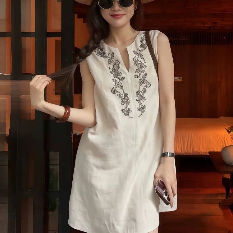 法式刺繡無袖洋裝 亞麻感布料 氣質寬鬆剪裁 背心長洋裝