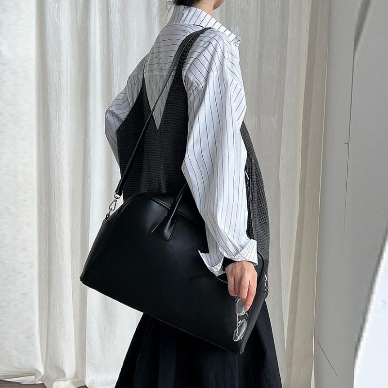 寬鬆針織背心 短版深V 外搭疊穿 慵懶感（Old Money Style）