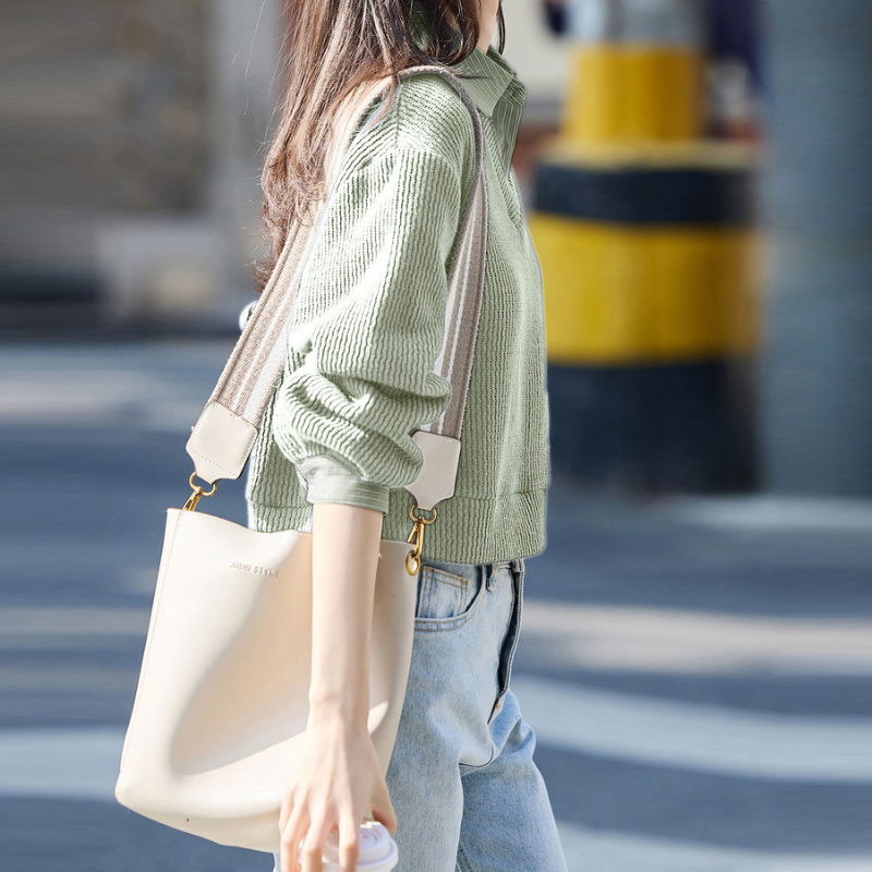 翻領條紋針織拼接假兩件上衣 休閒剪裁 春秋百搭款