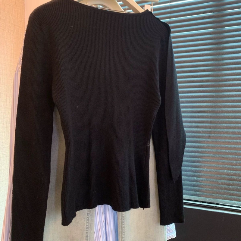 質感斗篷領披肩感針織上衣 斗篷領設計 排扣開襟 修身顯瘦