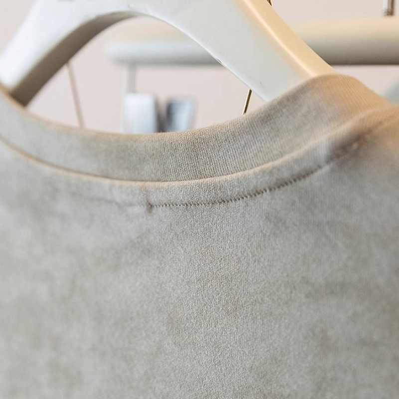 立體蝴蝶設計短袖T恤 微修身版型 百搭氣質上衣