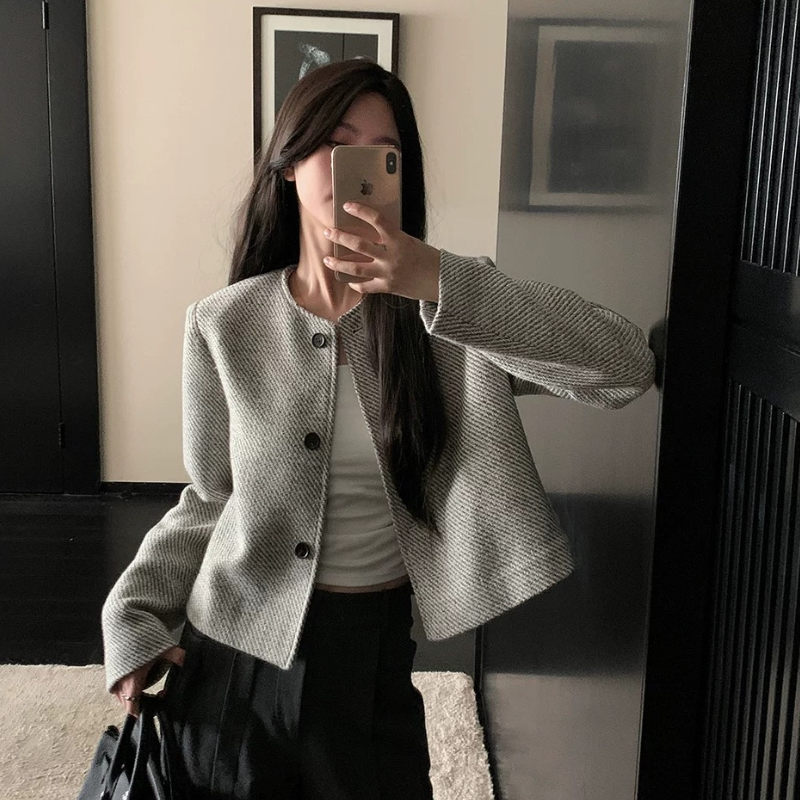 復古小香風圓領單排扣短版外套 質感織紋設計
