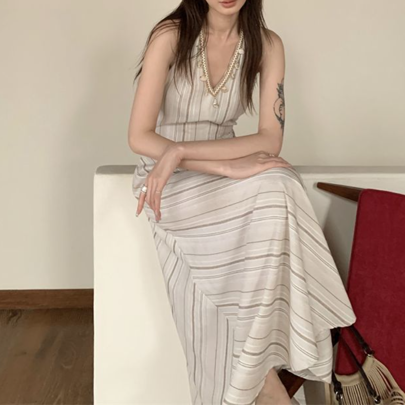 細條紋無袖V領長洋裝 收腰剪裁 法式氣質度假風洋裝
