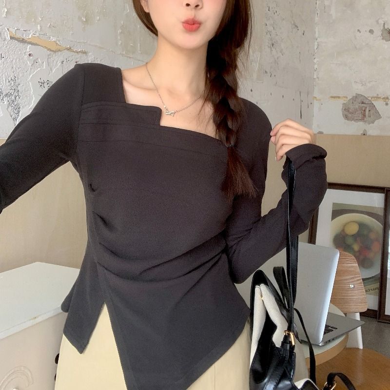 大地色系方領修身上衣（美拉德感）不對稱下襬 開衩＋褶皺 顯瘦內搭長袖