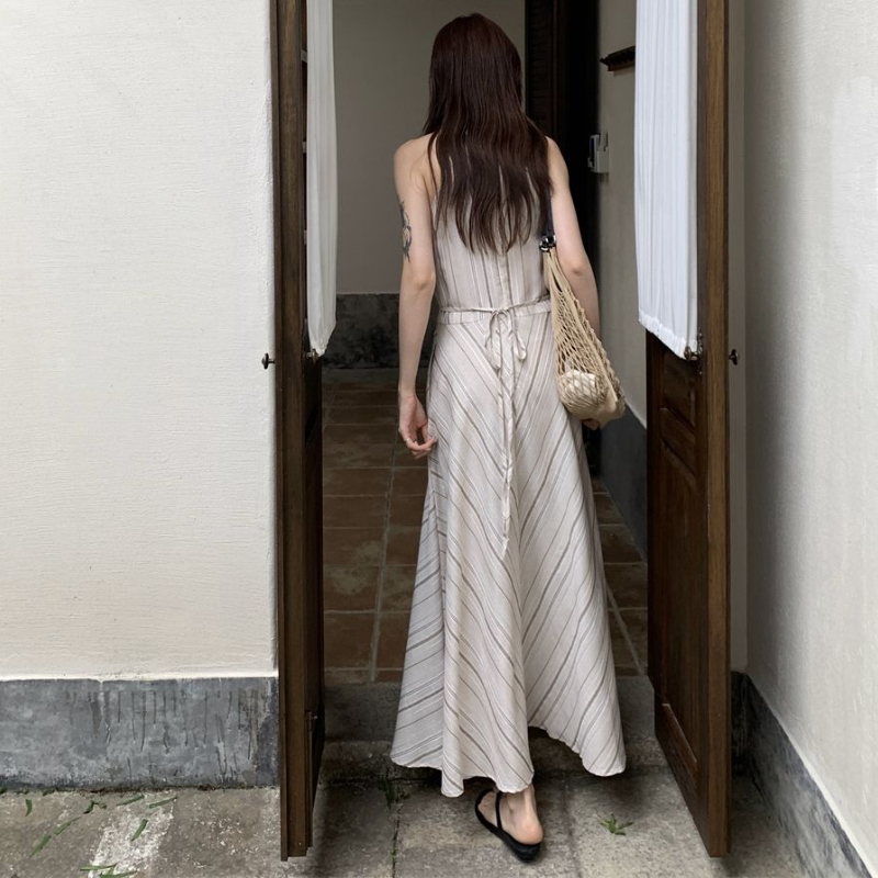 細條紋無袖V領長洋裝 收腰剪裁 法式氣質度假風洋裝
