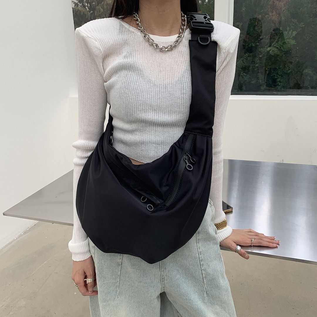 韓系 ‧ 大容量帆布斜跨單肩包