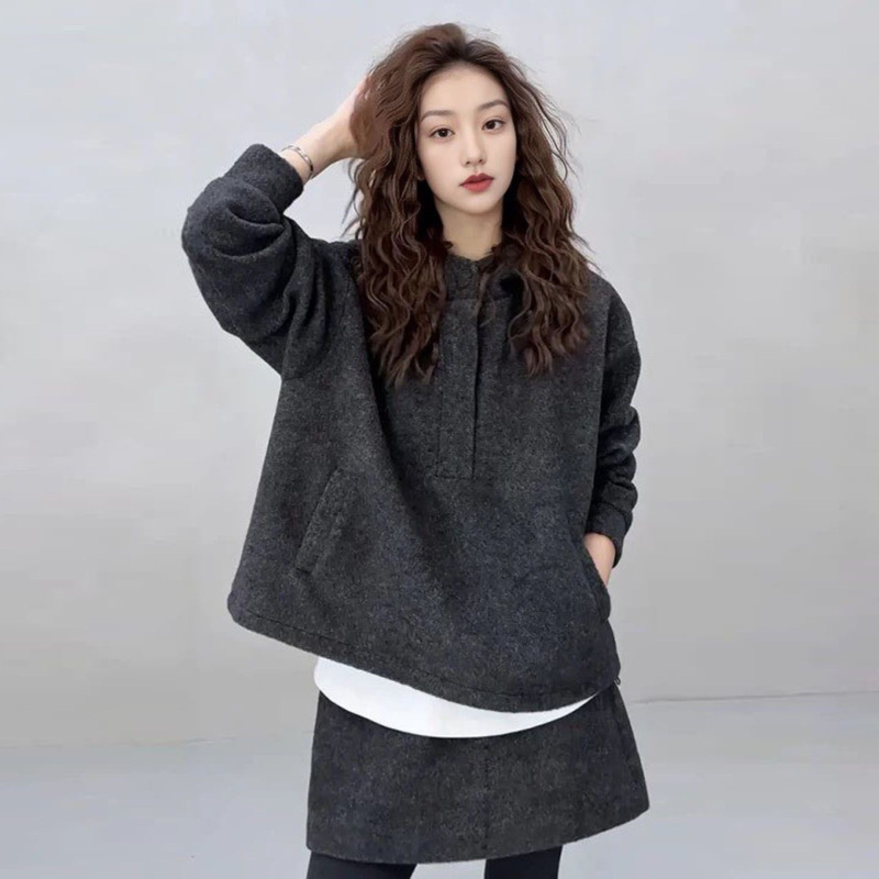 連帽上衣＋半身裙兩件式套裝 休閒剪裁 秋冬耐看好搭