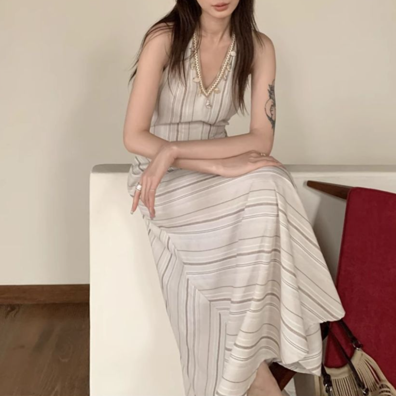 細條紋無袖V領長洋裝 收腰剪裁 法式氣質度假風洋裝