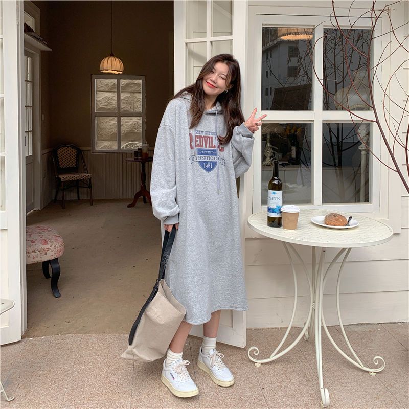 韓系字母印花連帽刷毛洋裝 寬鬆剪裁 過膝側開衩