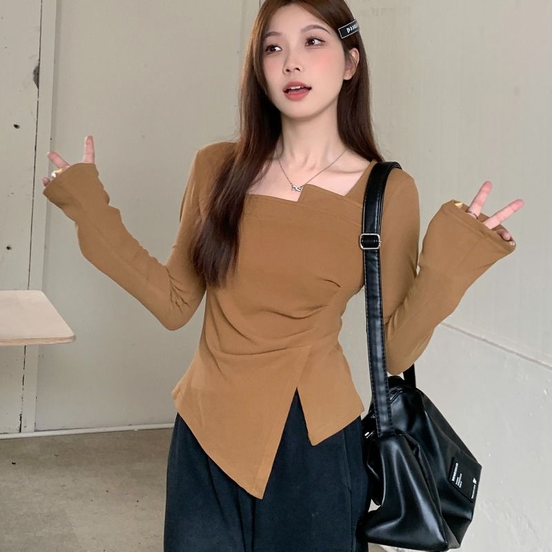 大地色系方領修身上衣（美拉德感）不對稱下襬 開衩＋褶皺 顯瘦內搭長袖