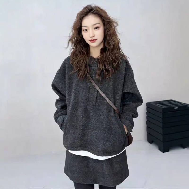 連帽上衣＋半身裙兩件式套裝 休閒剪裁 秋冬耐看好搭