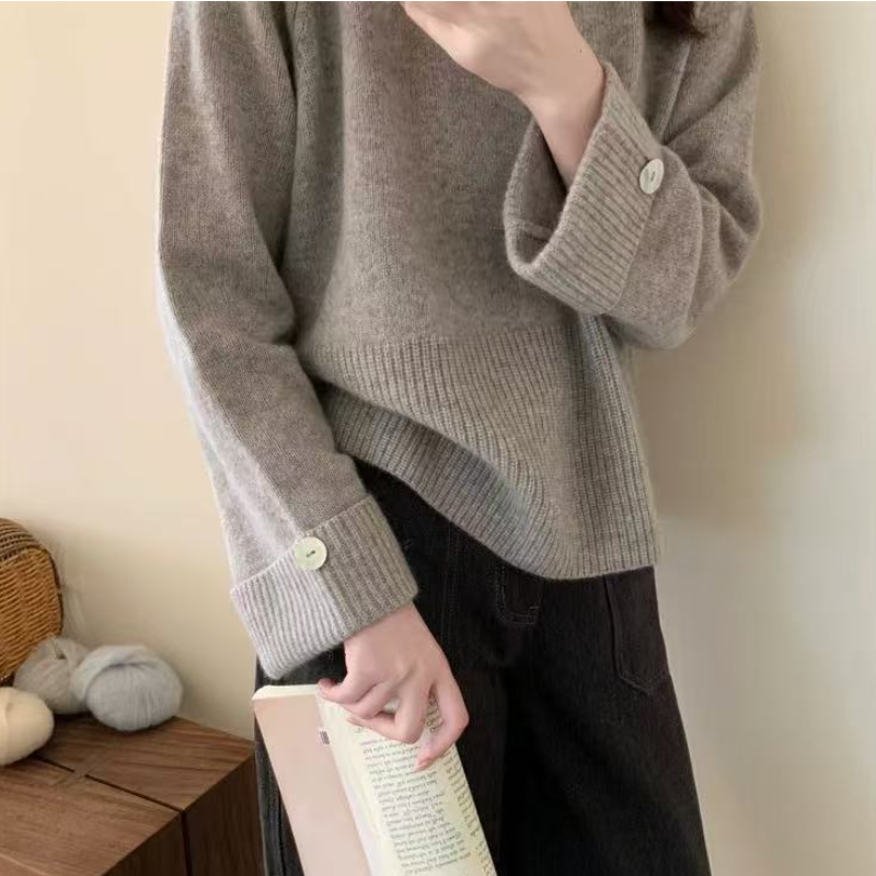 圓領慵懶針織上衣 秋冬新款 親膚柔軟 寬鬆版 袖口釦飾 百搭