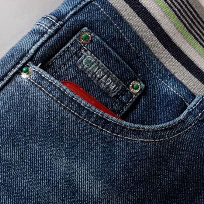 日系高腰牛仔褲 鬆緊腰設計 寬版直筒修飾腿型 顯瘦款