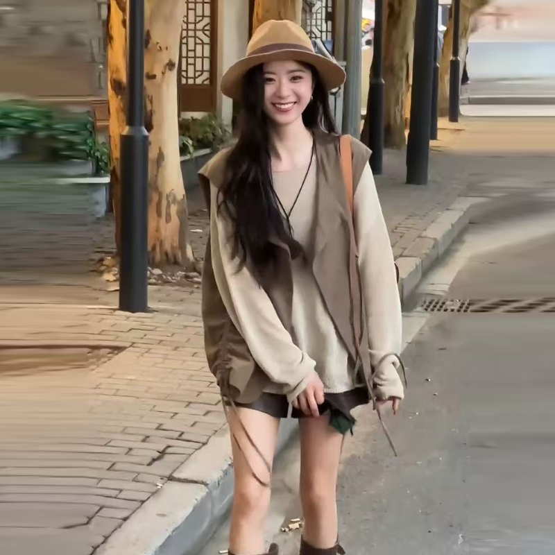 早秋三件式套裝 背心外套＋針織長袖上衣＋仿皮短褲 休閒寬鬆 顯瘦成套