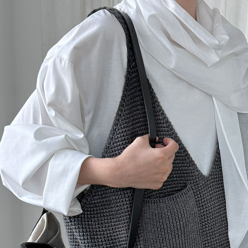 寬鬆針織背心 短版深V 外搭疊穿 慵懶感（Old Money Style）