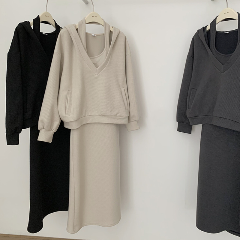 兩件式套裝 連帽V領上衣＋繞頸連身裙（固定式、後背鬆緊） 寬鬆休閒顯瘦