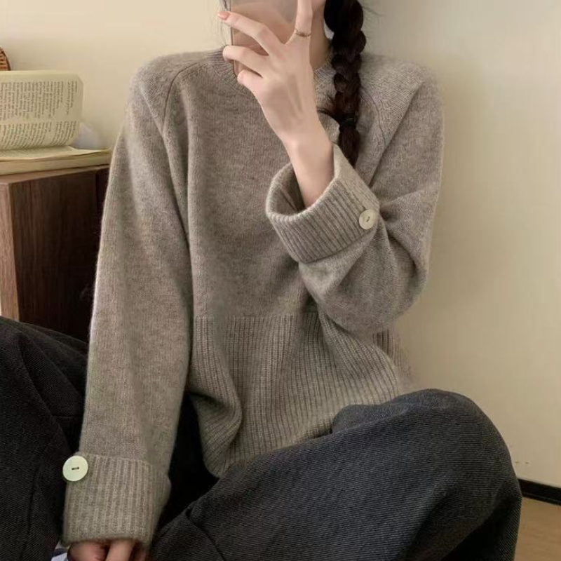 圓領慵懶針織上衣 秋冬新款 親膚柔軟 寬鬆版 袖口釦飾 百搭