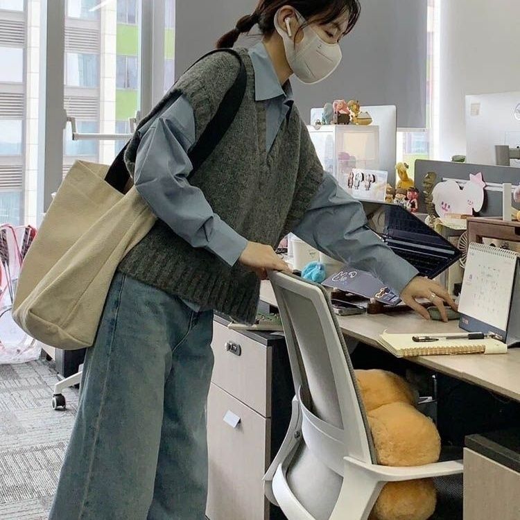 學院風針織背心套裝 灰色V領背心+藍色襯衫 兩件式