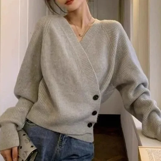 復古慵懶V領短版毛衣 秋冬設計感時尚針織上衣