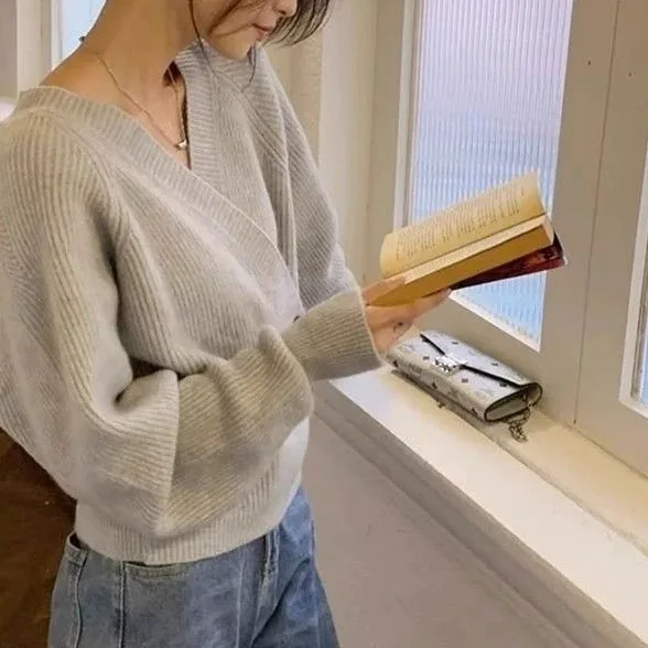 復古慵懶V領短版毛衣 秋冬設計感時尚針織上衣