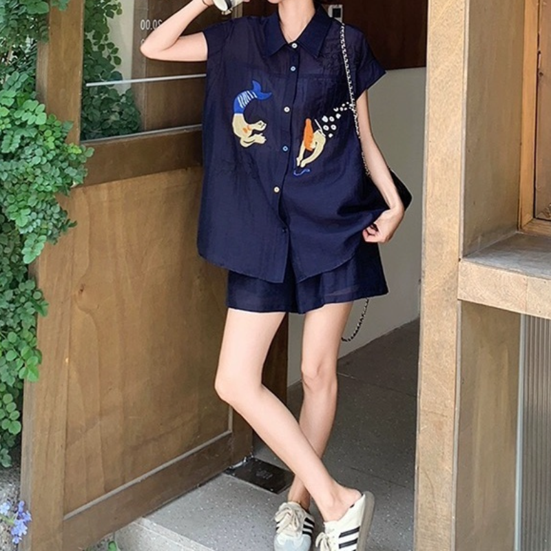 藏藍刺繡短袖襯衫套裝 亞麻感布料 休閒減齡穿搭 短褲兩件式