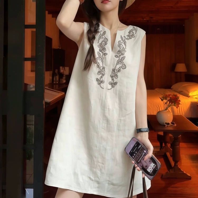 法式刺繡無袖洋裝 亞麻感布料 氣質寬鬆剪裁 背心長洋裝