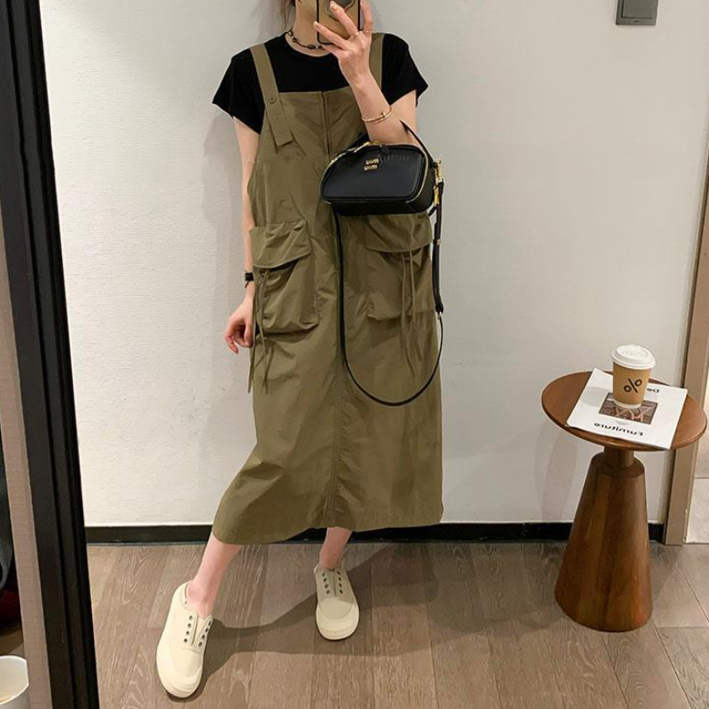 工裝風背心洋裝 大口袋設計 後開衩寬鬆中長裙